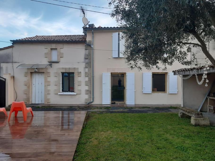 Villa Le Petit Nid Saint-Loubès Esterno foto